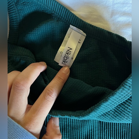 One shoulder top in a blue/green color - Picture 2 of 3